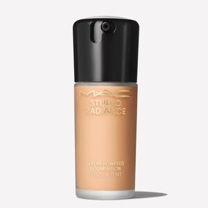MAC Cosmetics Studio Radiance Serum Foundation ( shade NC 17.5)
